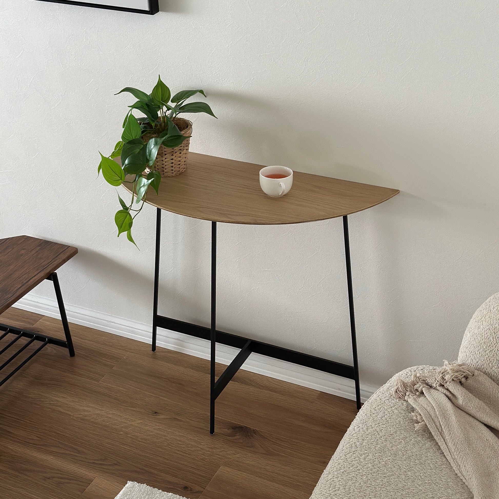 サイドテーブル｜スタイリッシュ半円コンソール - territory