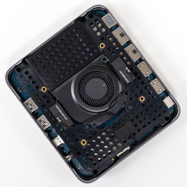 MINISFORUM UN305 高性能ミニPC ディスプレー3台接続できる