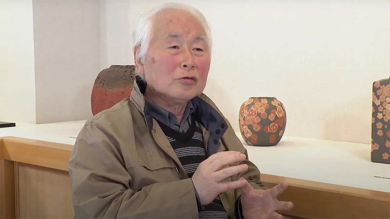 五代伊藤赤水氏とは？人間国宝が極めた緋襷技法と陶芸の美 | Kogei