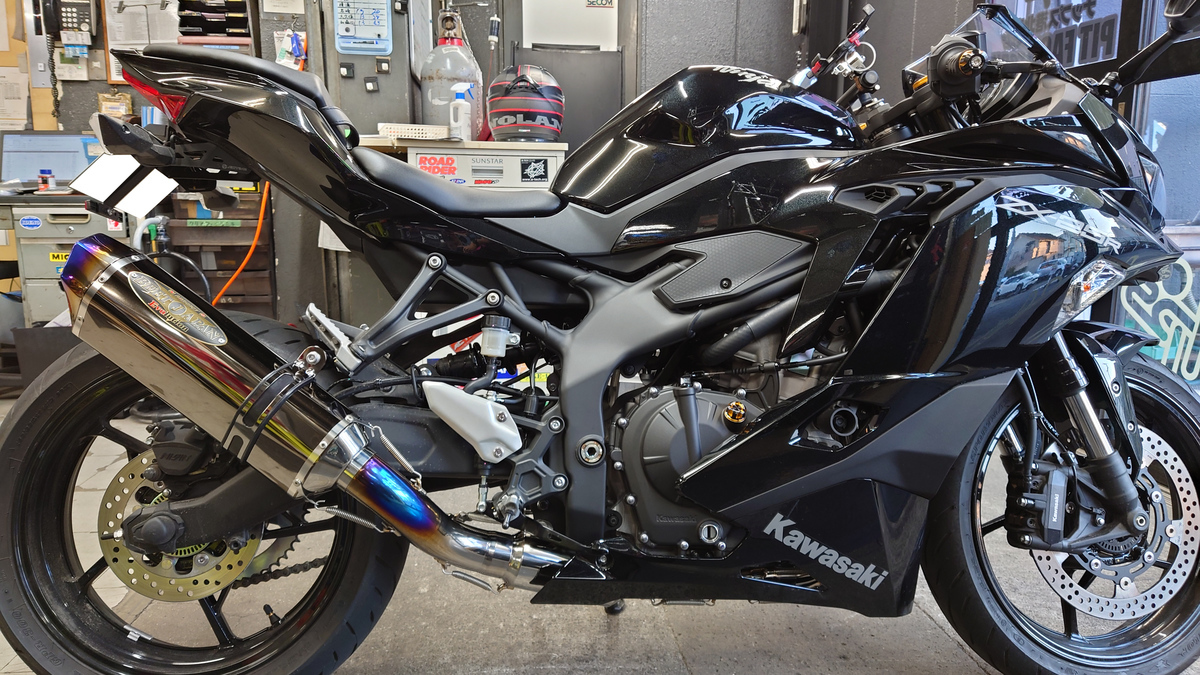 カワサキ ZX-25R BEET フルエキ マフラー交換 - NAPS-ON マガジン