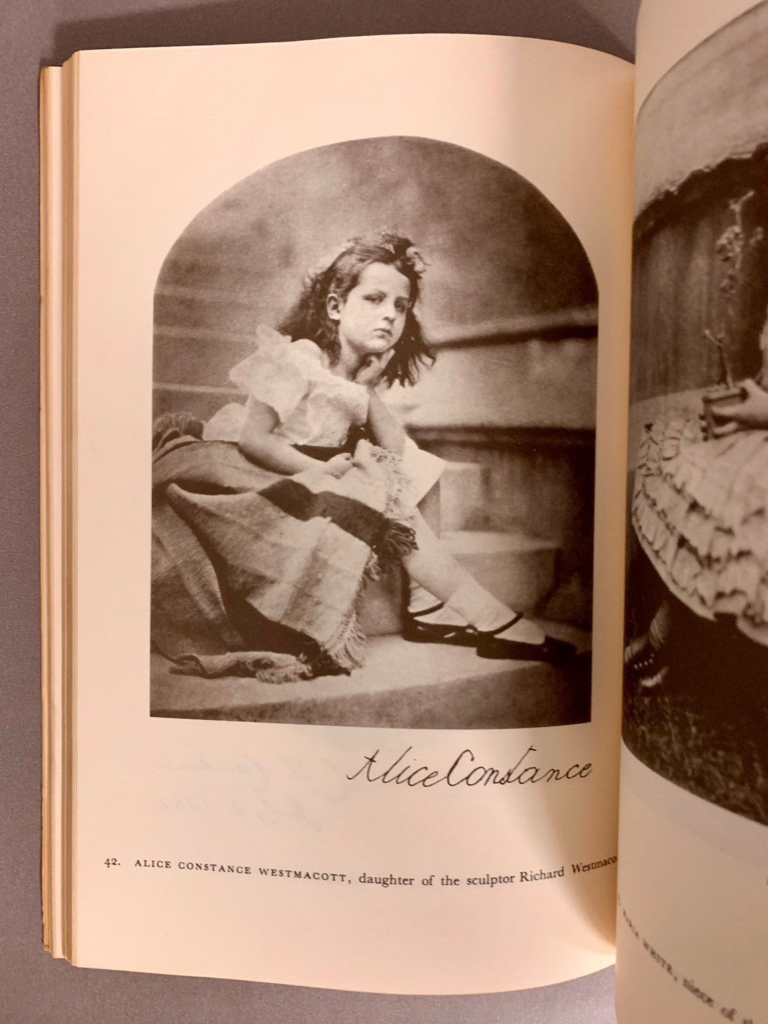 LEWIS CAROLL Photographer ルイス・キャロルの写真 洋書 – 古書ドリス