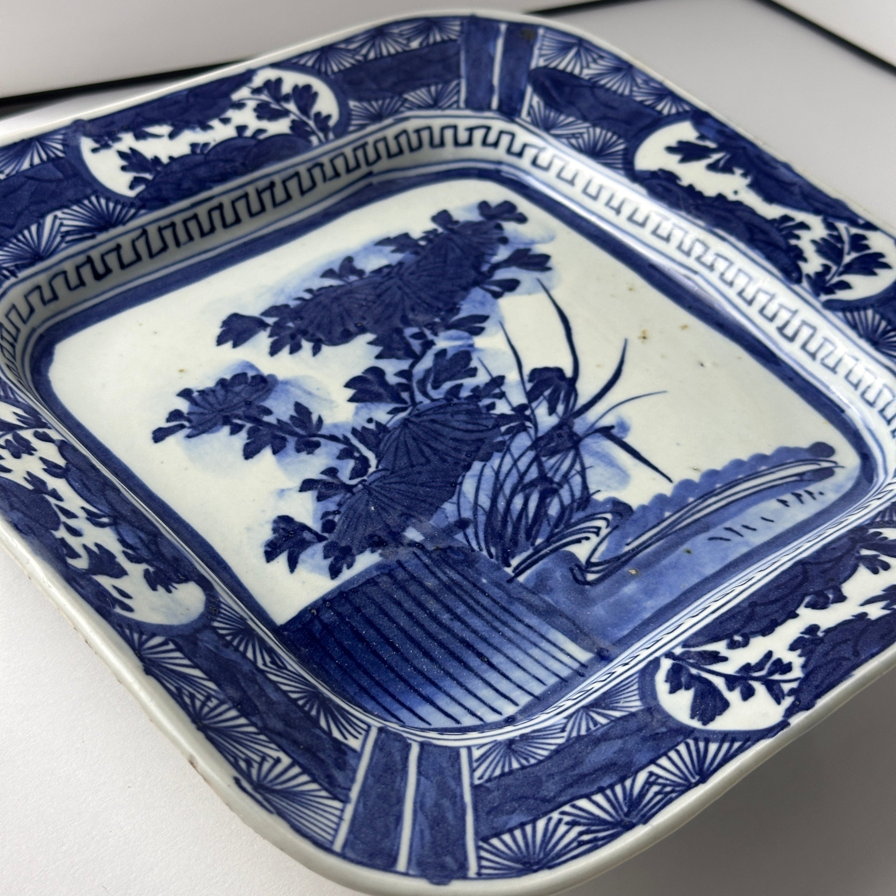 伊万里 古伊万里 染付 ベロ藍 花の図 蝶の図