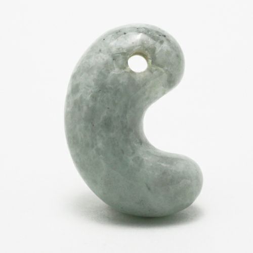 渋いグレー系・透明感抜群・艶良し】（高品質白色ヒスイ）糸魚川天然