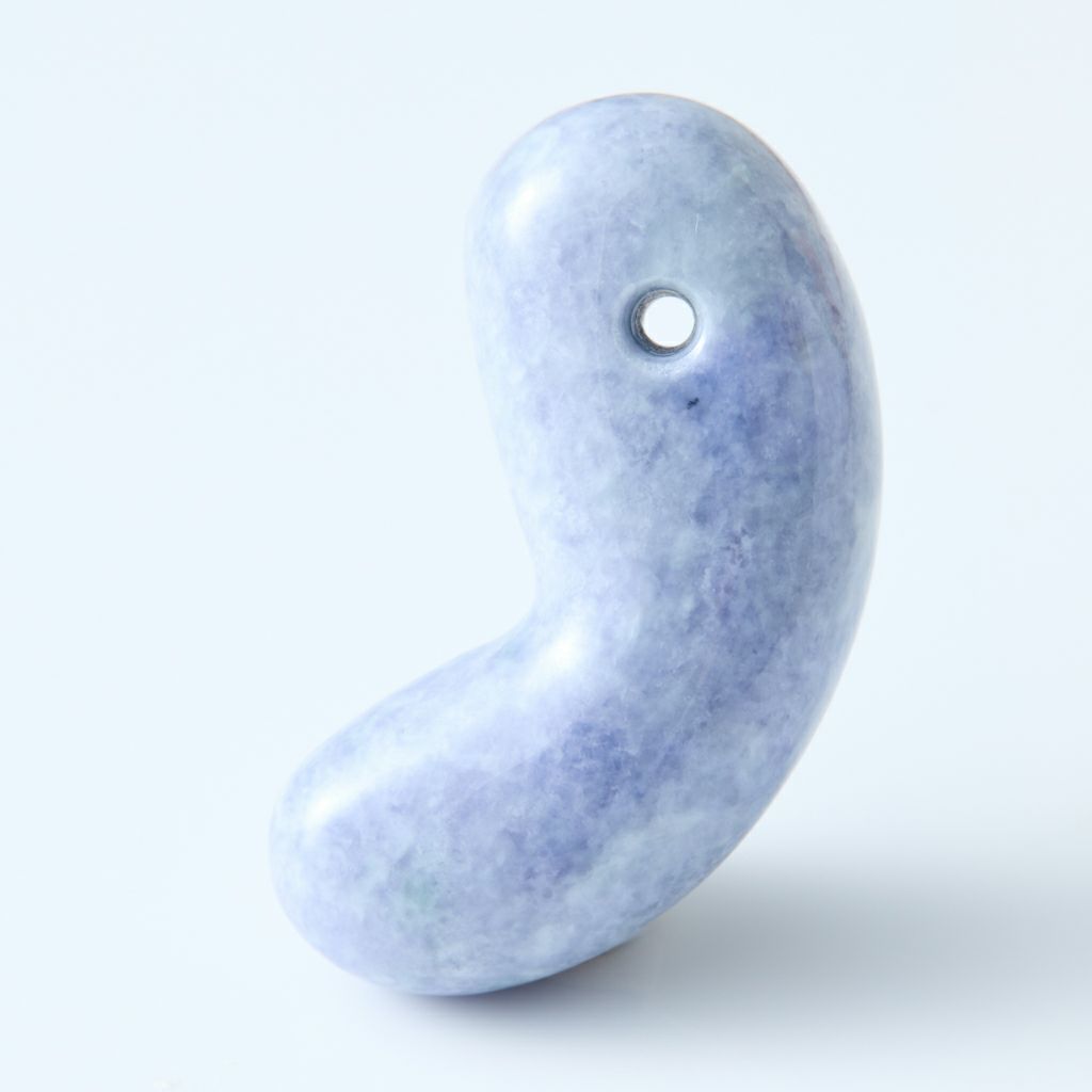 ✳ 極上の氷肌 神秘ラベンダー 糸魚川翡翠勾玉☆鑑定鑑別書付 ⭕️特別