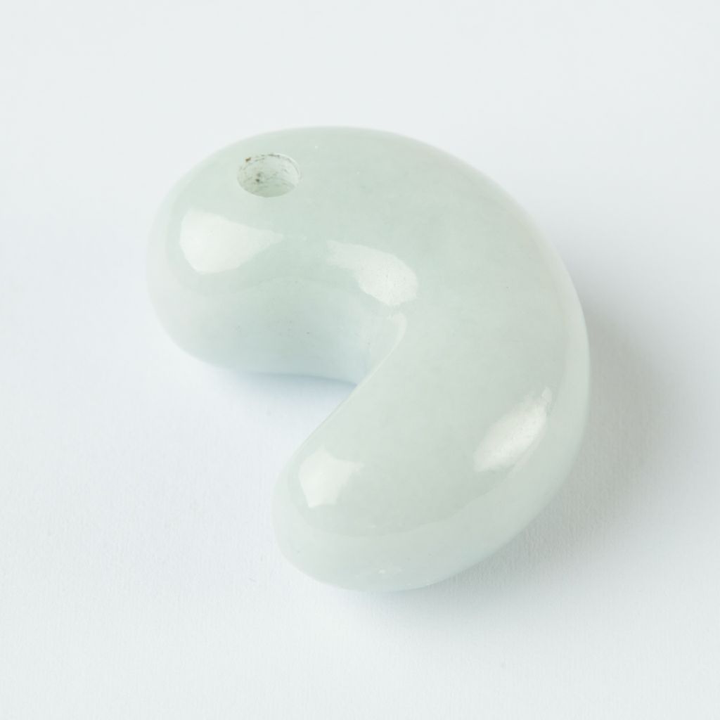 極上プレミアム・神話の勾玉・艶美麗】（プレミアム白色ヒスイ）糸魚川