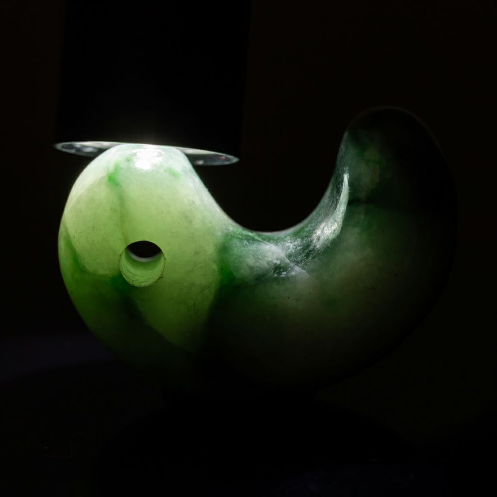 プレミアム・濃緑色・艶美麗】（プレミアム濃緑色ヒスイ）糸魚川天然