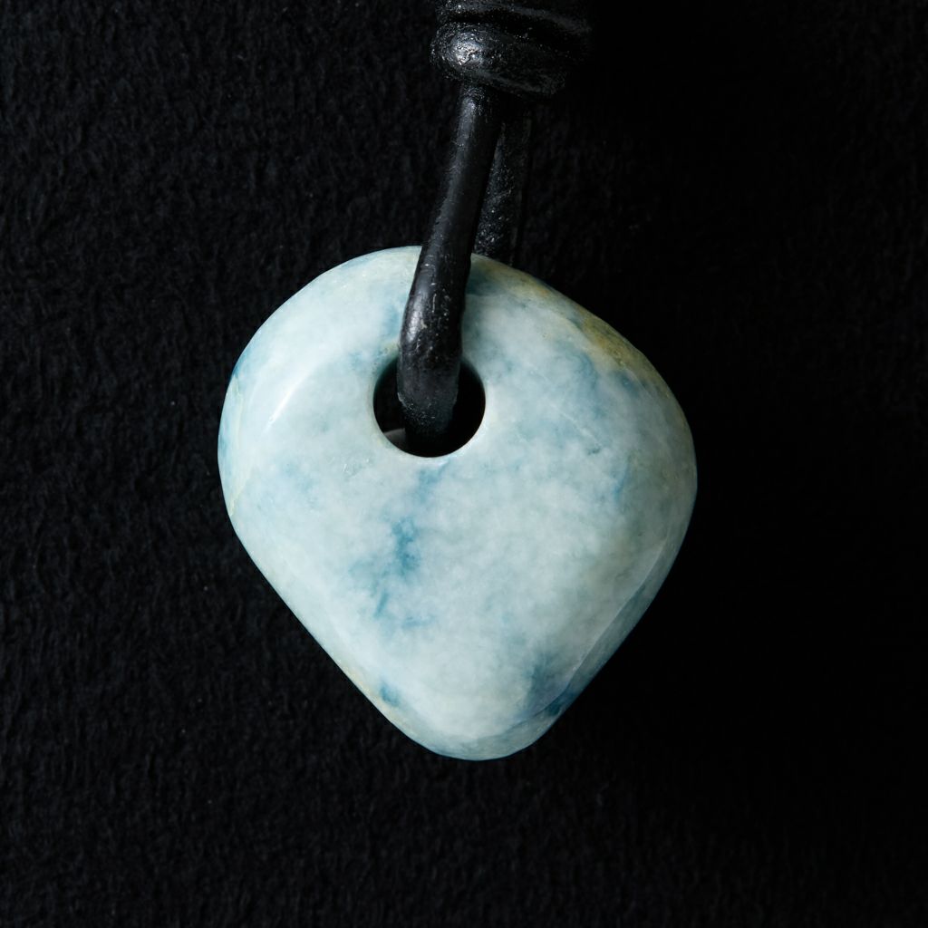 ペンダント／青色（入コン沢）ヒスイ | 糸魚川翡翠工房こたき