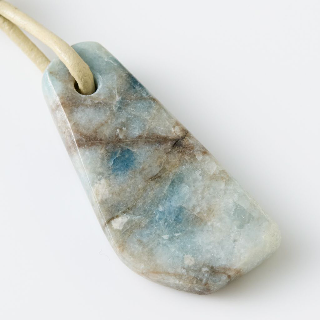 ペンダント／青色（入コン沢）ヒスイ | 糸魚川翡翠工房こたき