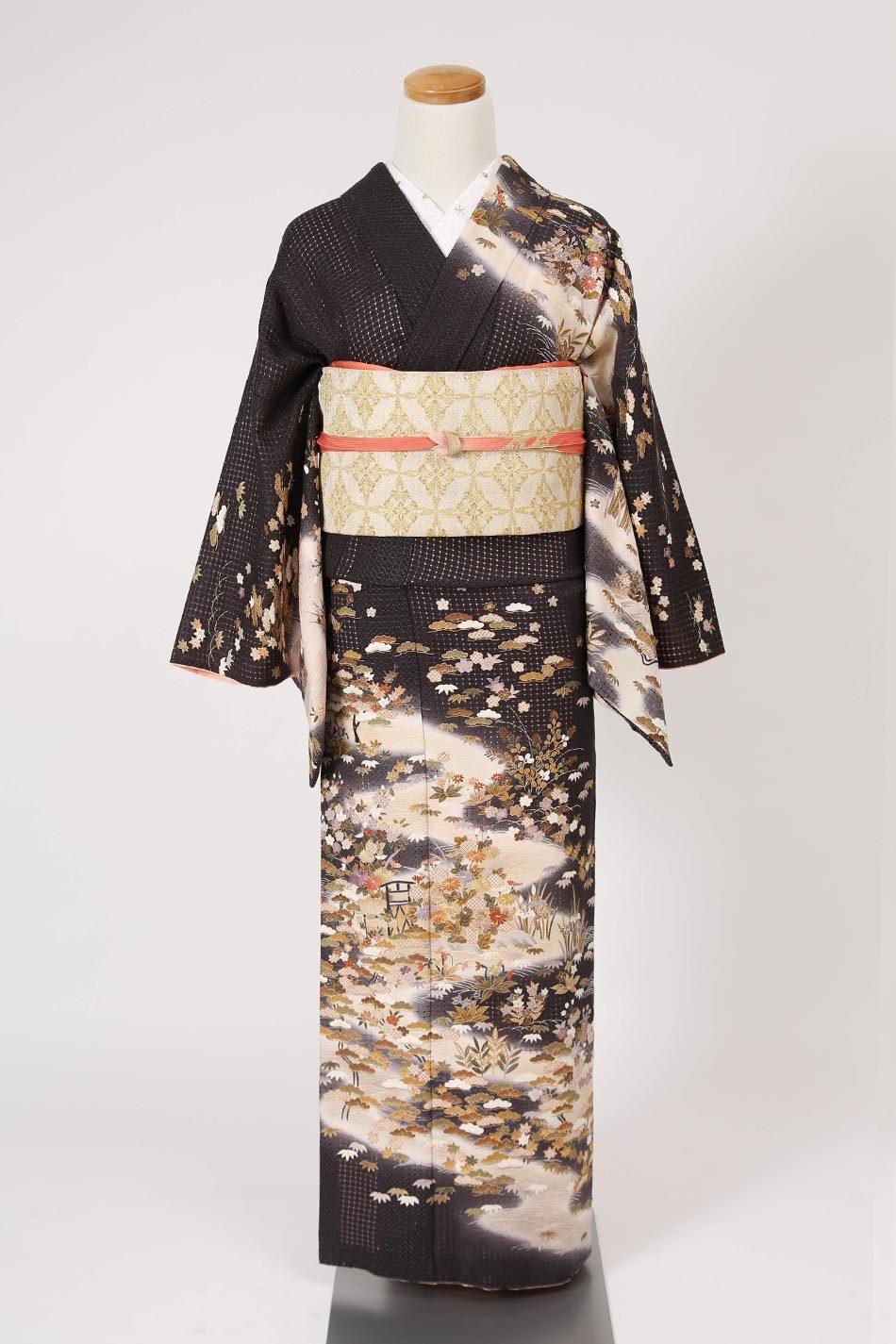 訪問着【 No.K-517】黒・茶屋辻文様の総汕頭刺繍 | 東京・銀座で着物