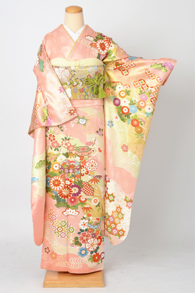 振袖[乙女椿色と若菜色地の菊と貝桶模様]｜着物レンタルあき (来店