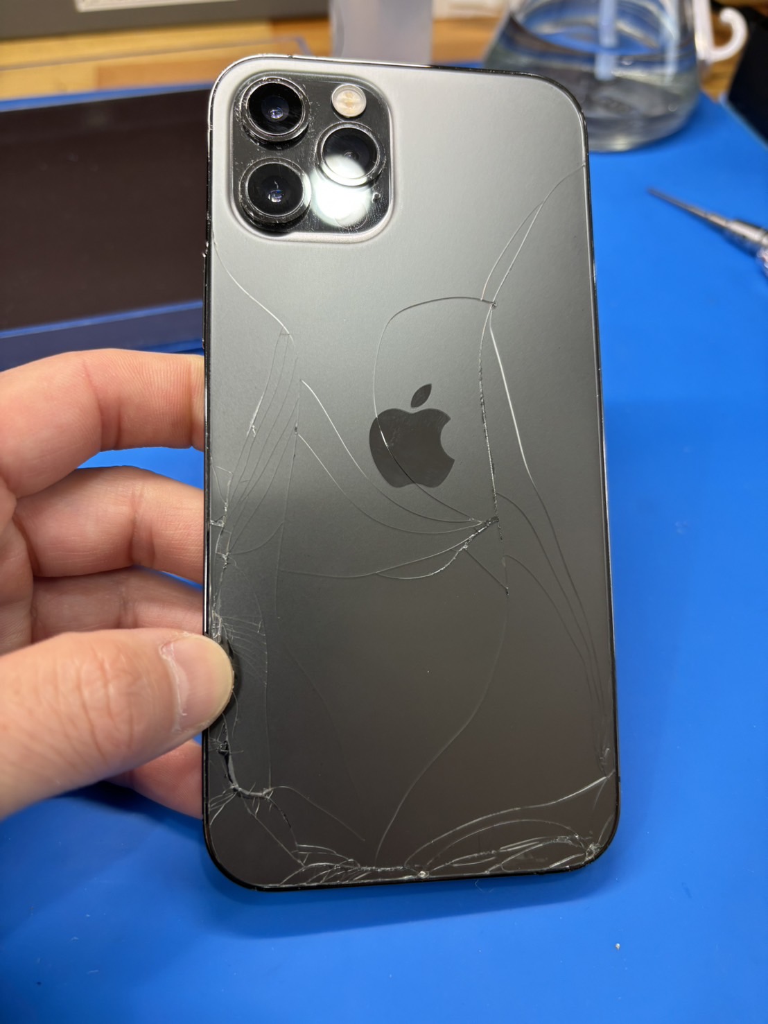 iPhone12Pro背面ガラス割れ【iPhone修理熊谷】 | iPhone修理