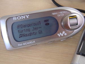 Hi-MD用リモコン「RM-MC40ELK」がNW-HD1、HD2に正式対応！ - ソニーが