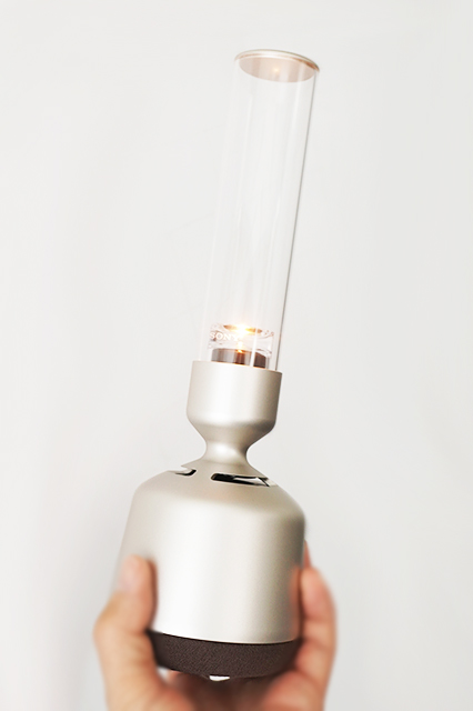 まるでランタンから音が奏でられているようなグラスサウンドスピーカー