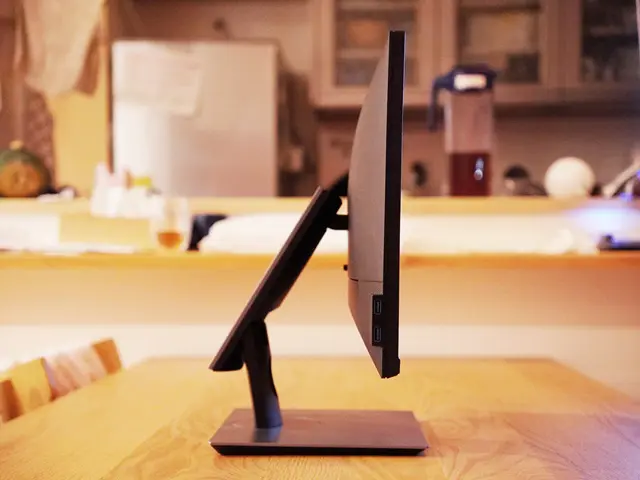 大画面タッチモニターで快適な直感操作＆ディスプレイ縁を白くする小技