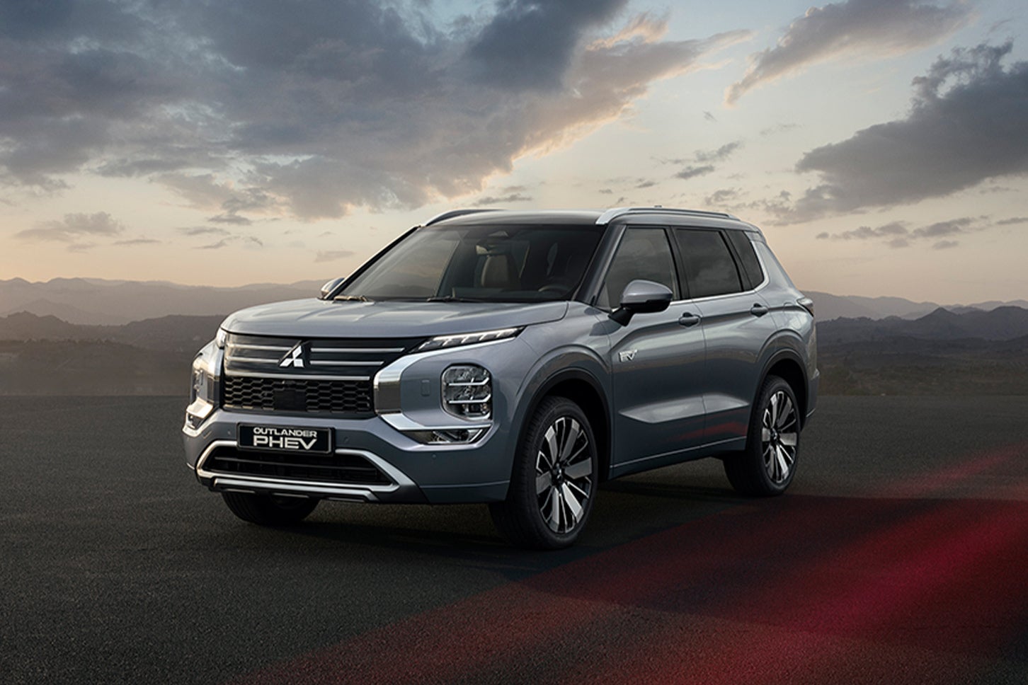 これが三菱の新型「アウトランダー PHEV」の姿だ！ 欧州では2025年春