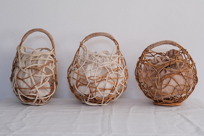 絶妙な編み上がり 「itashiori」の籠バッグやアクセサリー | 暮らしと