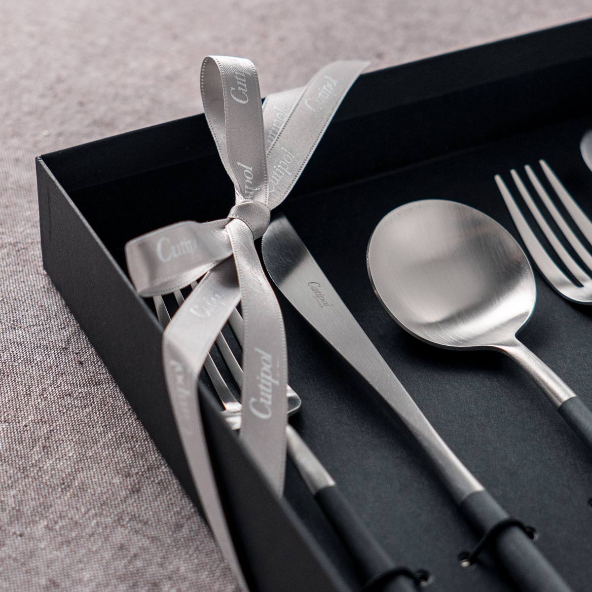 クチポール GOA ディナー 6本 ギフトセット ブラックシルバー 黒化粧箱