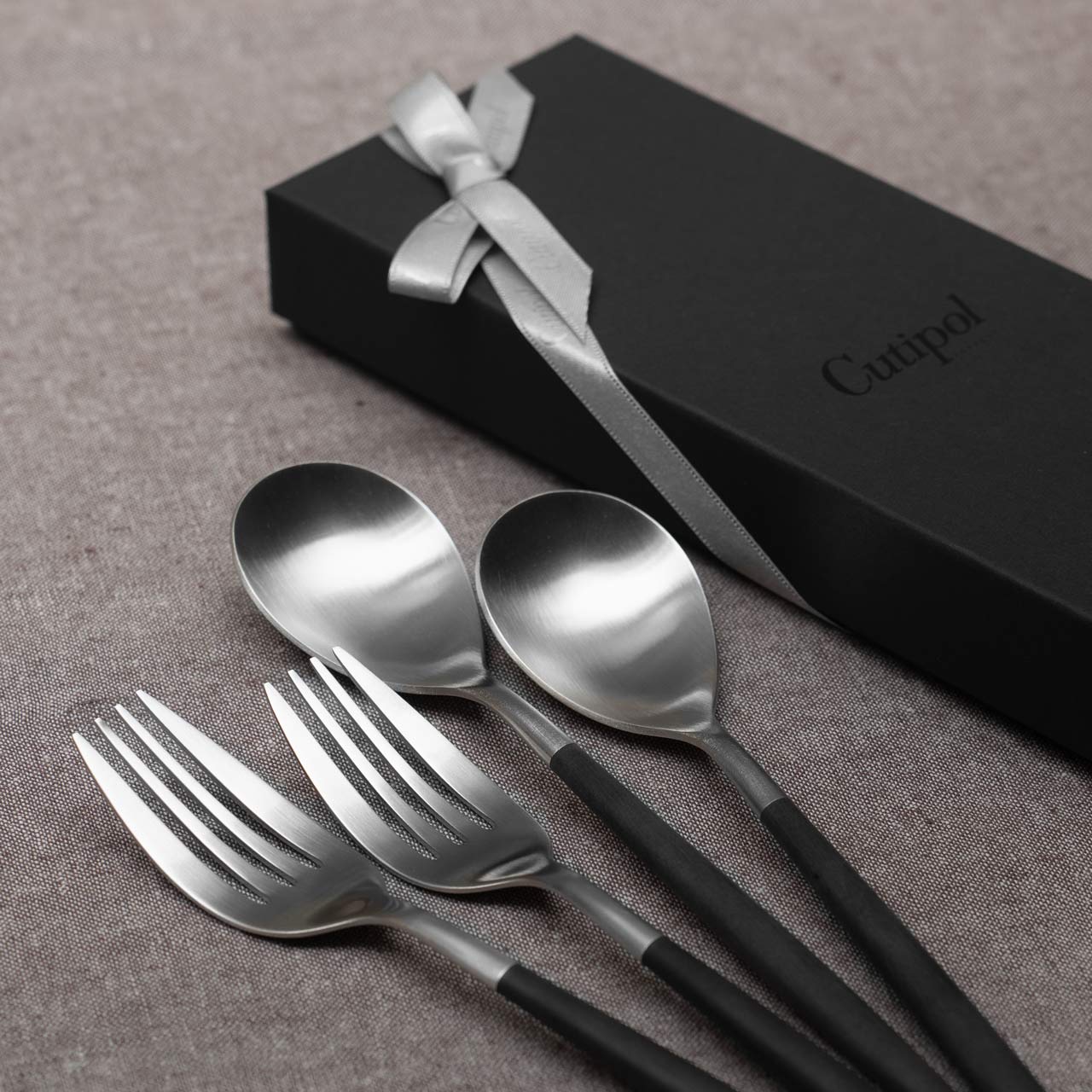 クチポール MIO/ミオ ディナー 4本 ギフトセット ブラックシルバー 黒