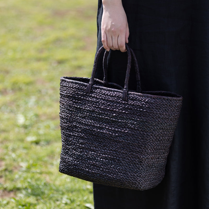 再入荷】ラフィア マルシェ カゴバッグ 黒 M – kuros.style