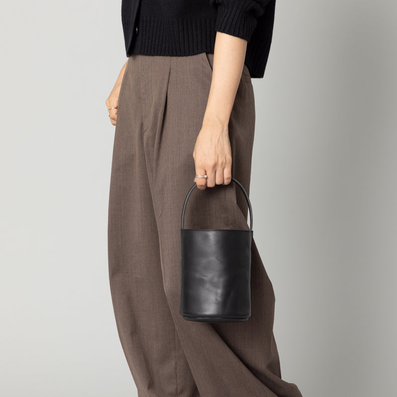 レザー バケットバッグ Bucket tote 黒 S – kuros.style