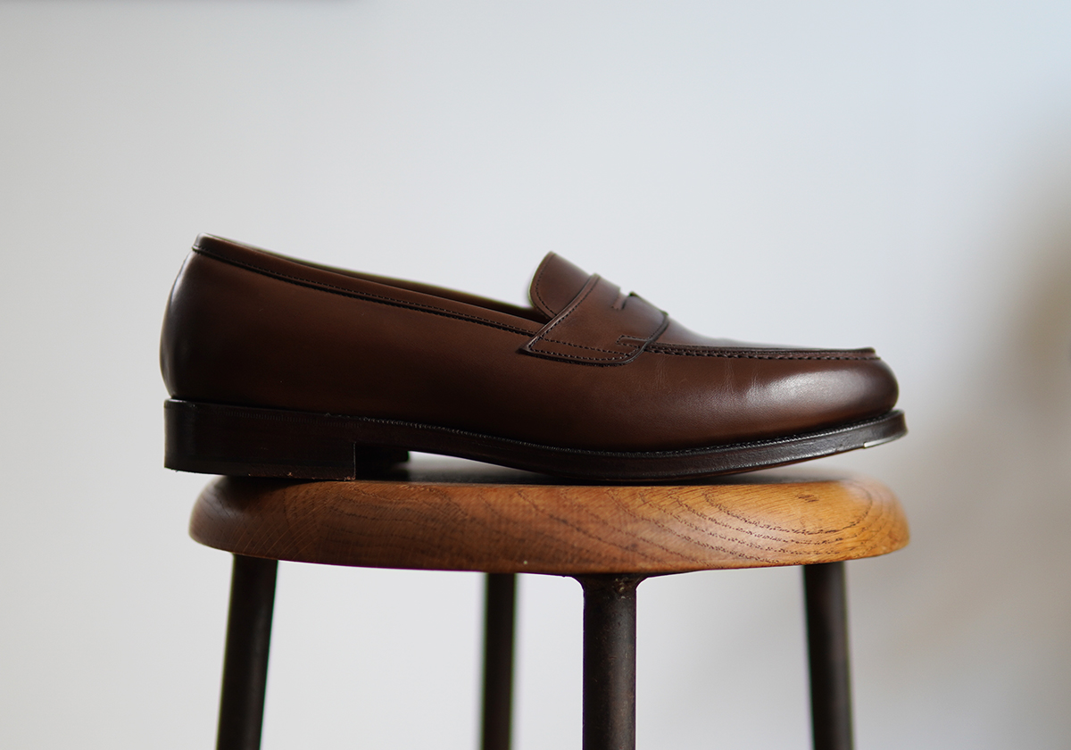 この足がすっぽり収まる感じとデザインバランス、いい買い物でした