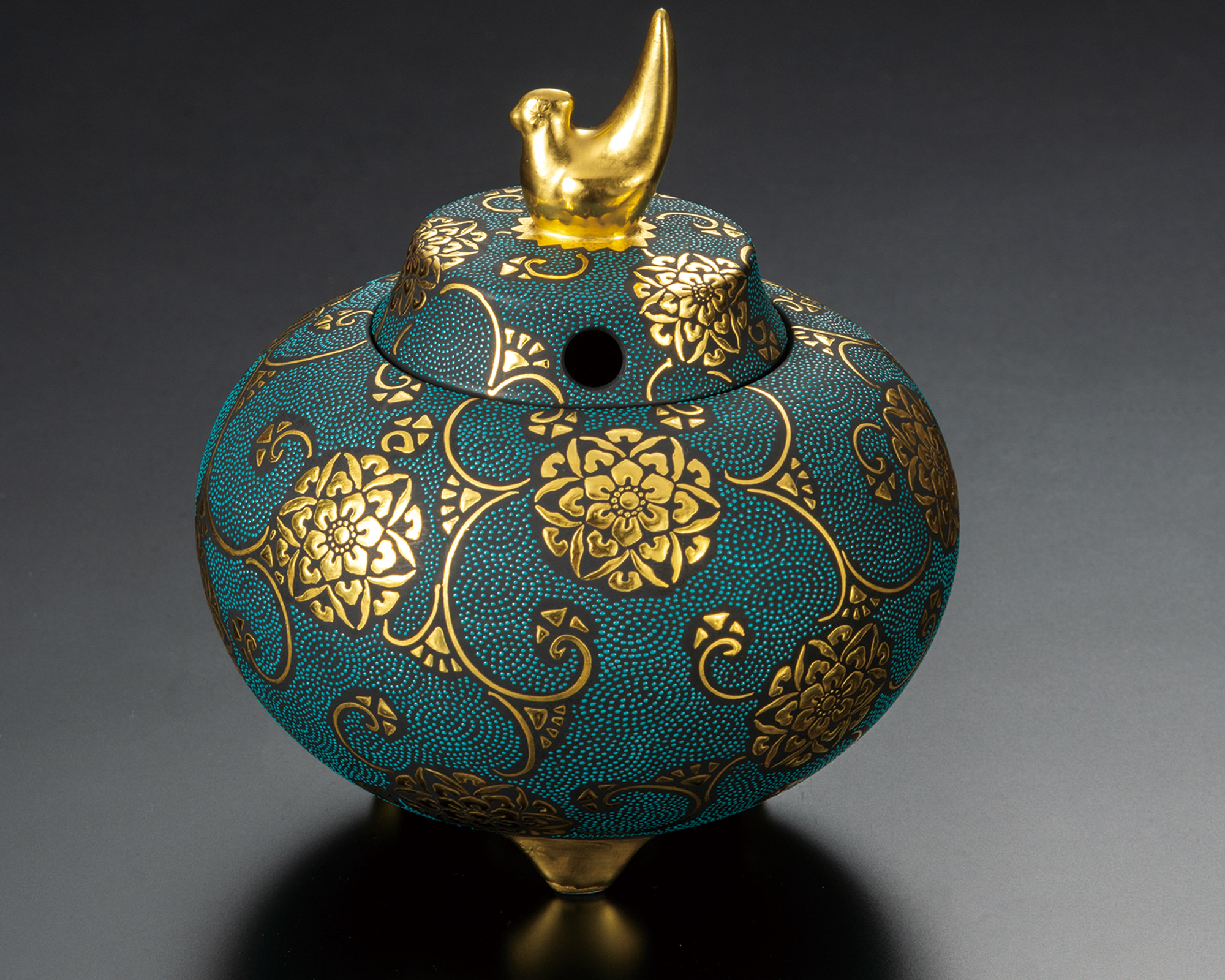 三代 仲田錦玉 | 盛金・青粒の第一人者 | 九谷焼 MAG