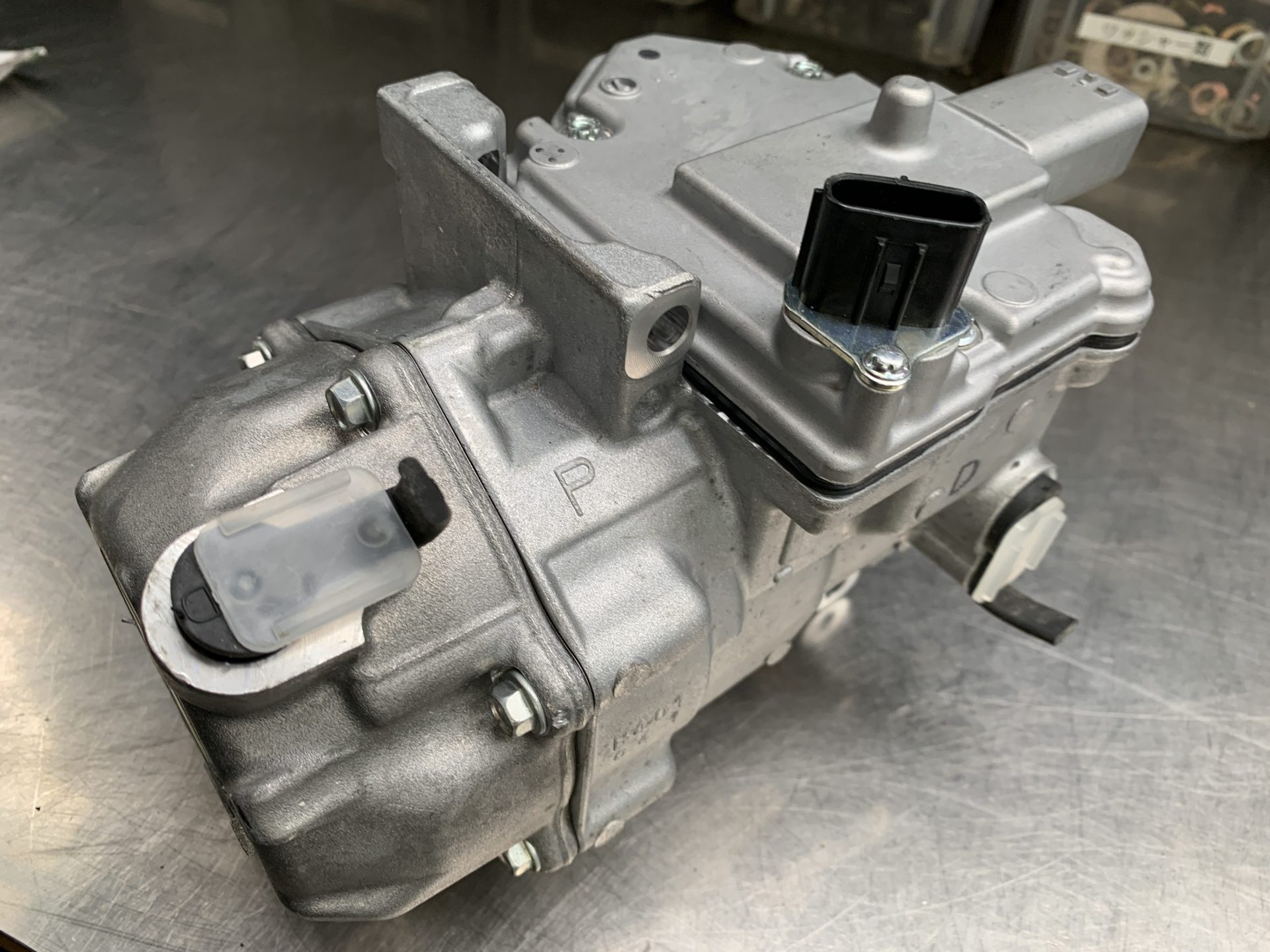 日本の夏の必需品』 エアコンシステム不調 電動コンプレッサー交換