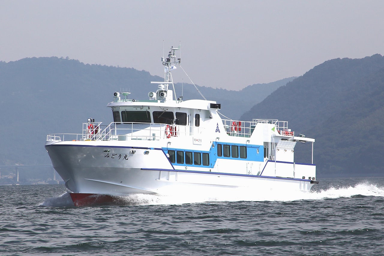 平成27年11月7日就航 ＜みどり丸＞（94トン）玄海島～博多