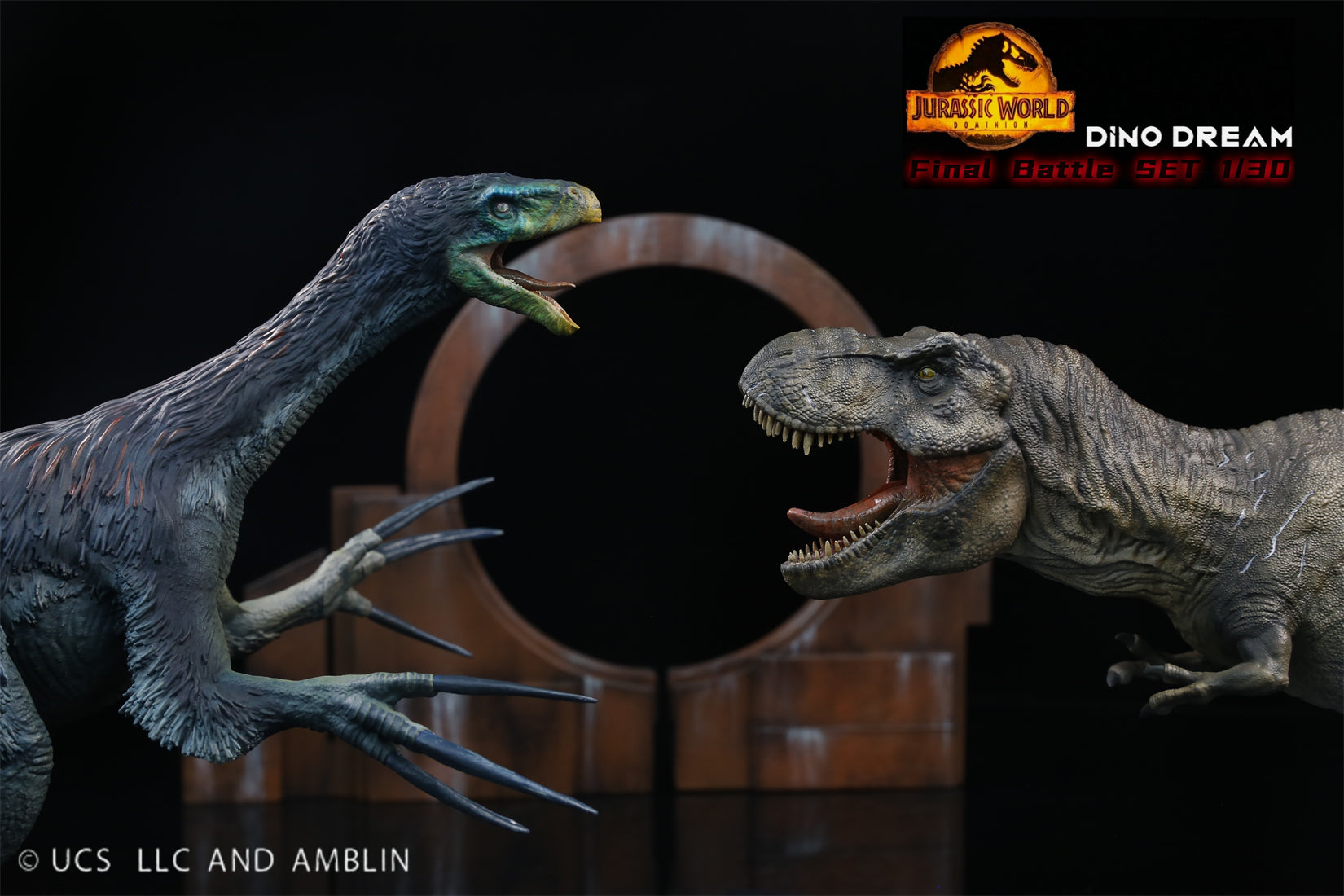 DINO DREAM 1:30 Scale Therizinosaurus VS Tyrannosaurus Rex Dark Versio