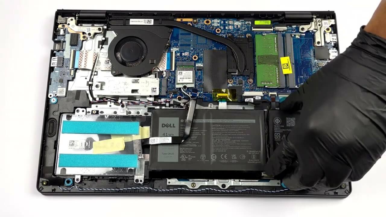 Inside Dell Vostro 15 3525 - disassembly and upgrade options