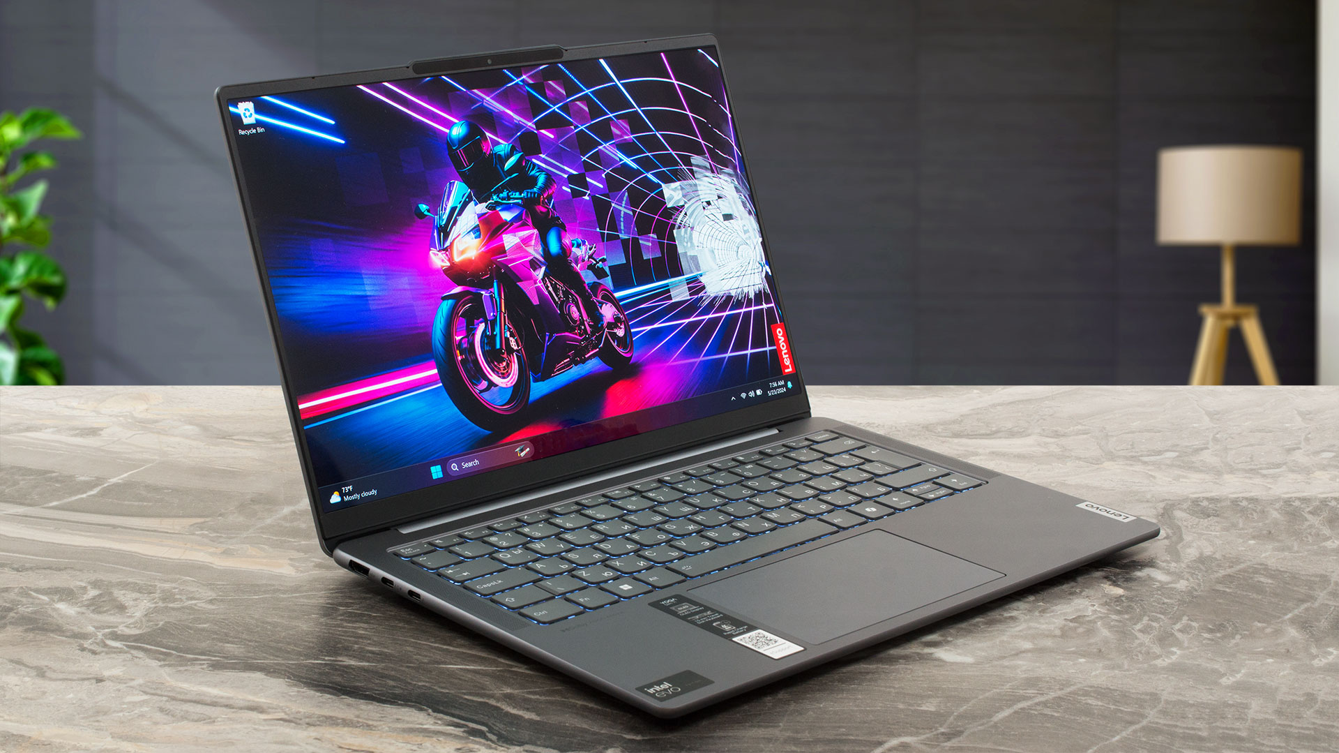 Lenovo Yoga Slim 7i (14、Gen 9)のレビュー - OLED on the Go