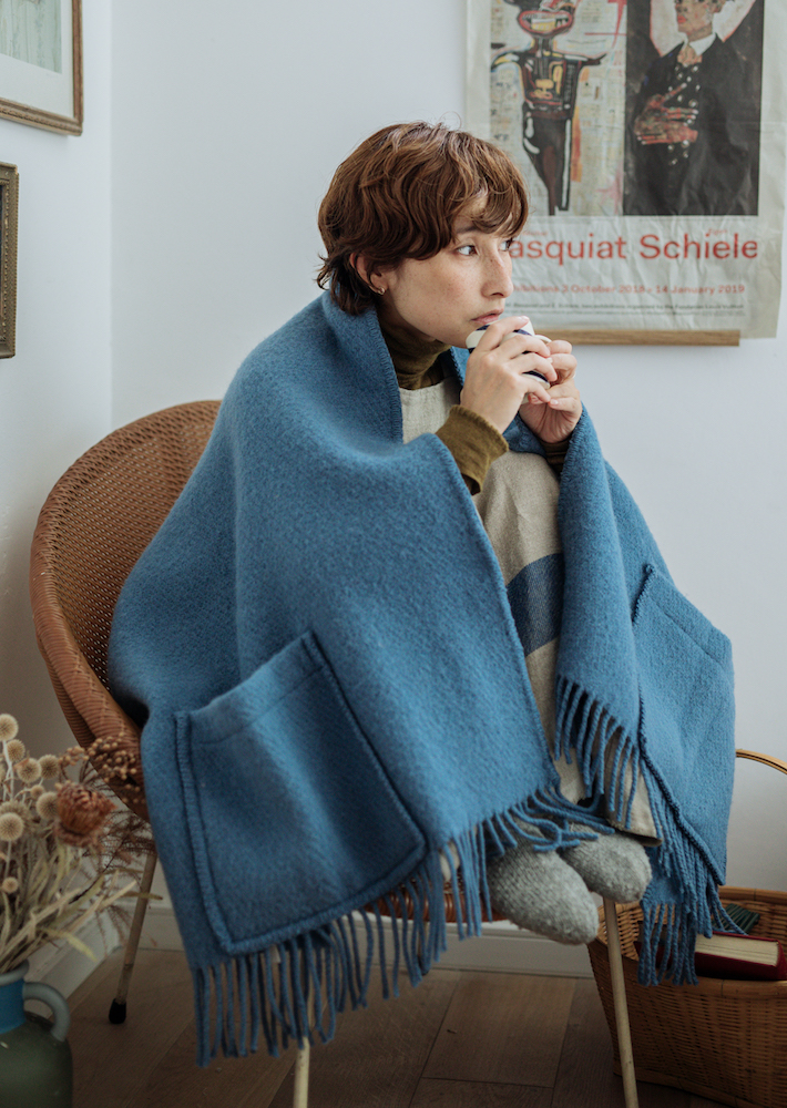 UNI pocket shawl（rainyblue） – LAPUAN KANKURIT（ラプアンカンクリ）