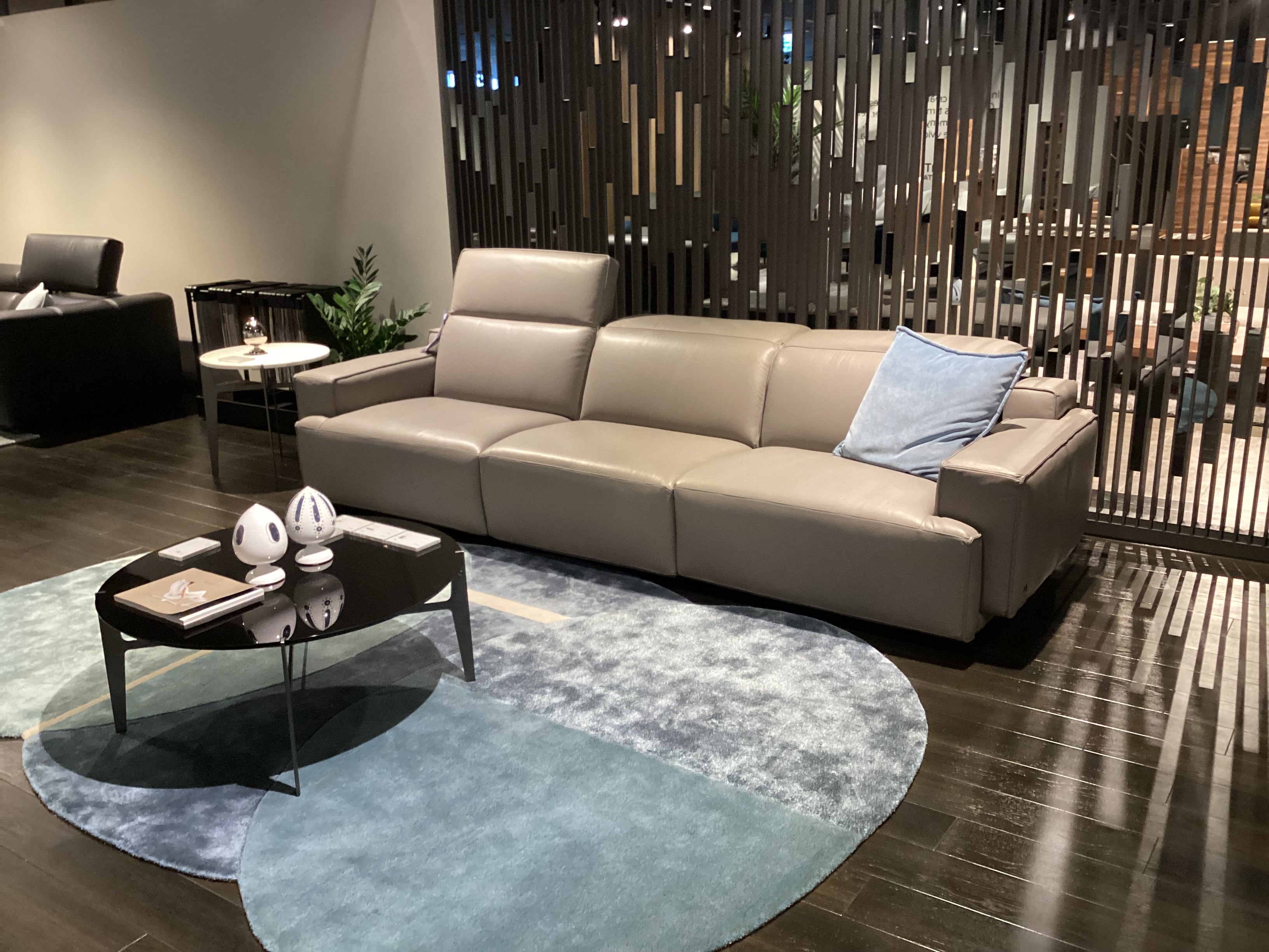 NATUZZI ITALIA（ナツッジイタリア）【IAGO（イアゴ）】 | LAPIAS万代