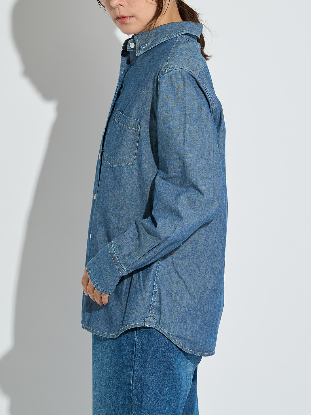 シャンブレーデニムシャツ | Lazo_N33°（ラソエヌサーティスリー）の