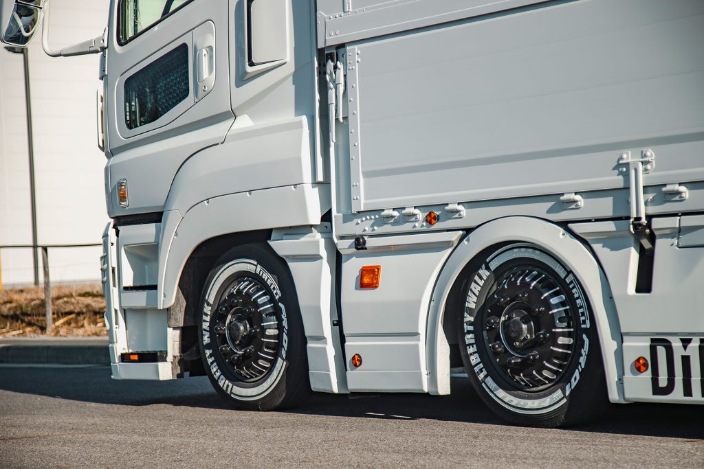 LB-TRUCKS Mitsubishi FUSO SUPER GREAT - LB Trucks JAPAN