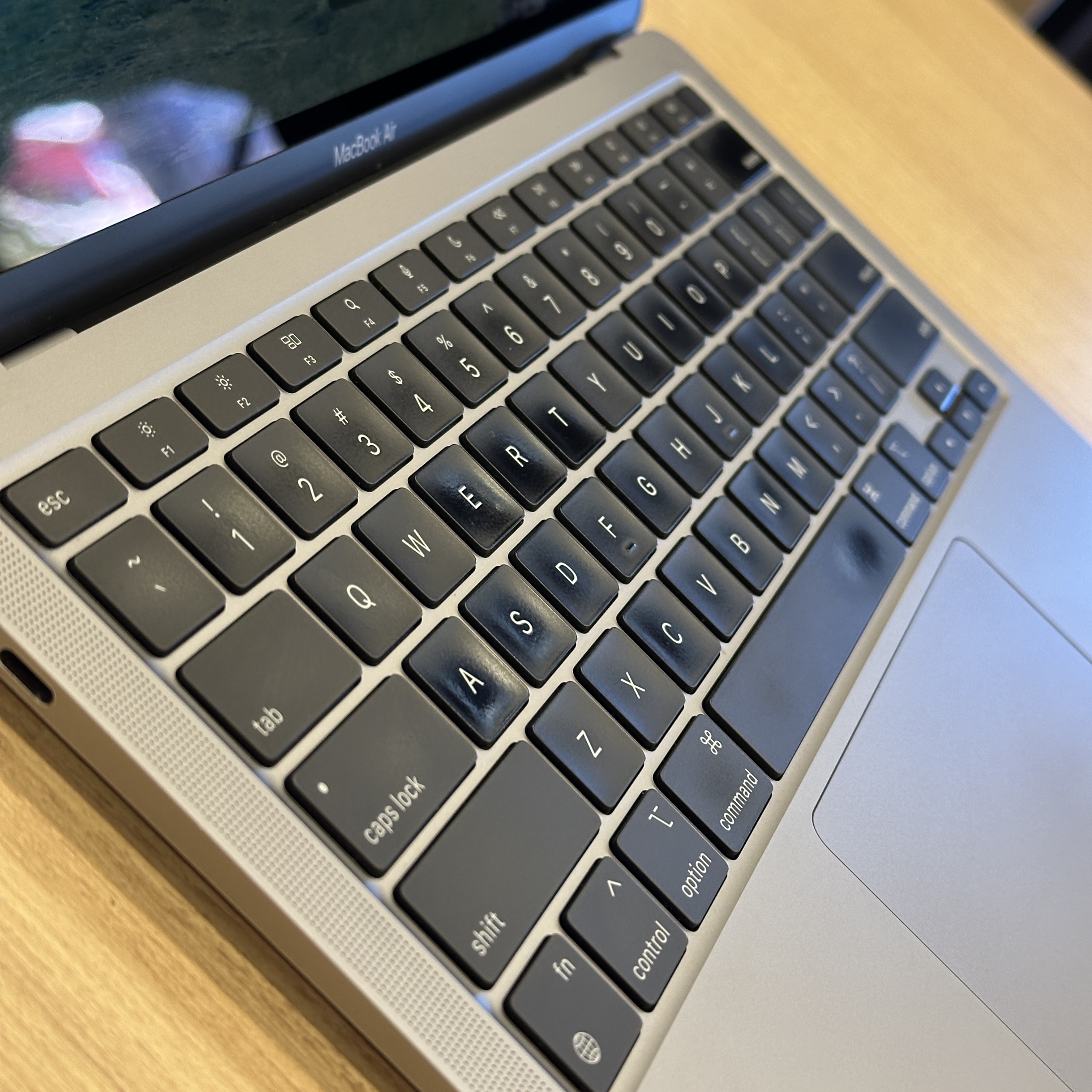 Macbook Air M1 13″ 512GB SSD 8GB RAM SPACE GRAY (seminovo) – LS