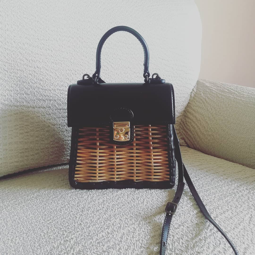 ファースト・エバゴスはカーフレザー×紅籐のミニケリー | LEE