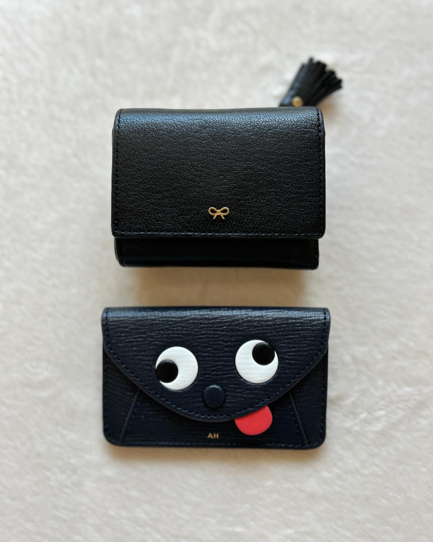 アニヤ・ハインドマーチの名刺入れ「ザニー エンベロープ カードケース