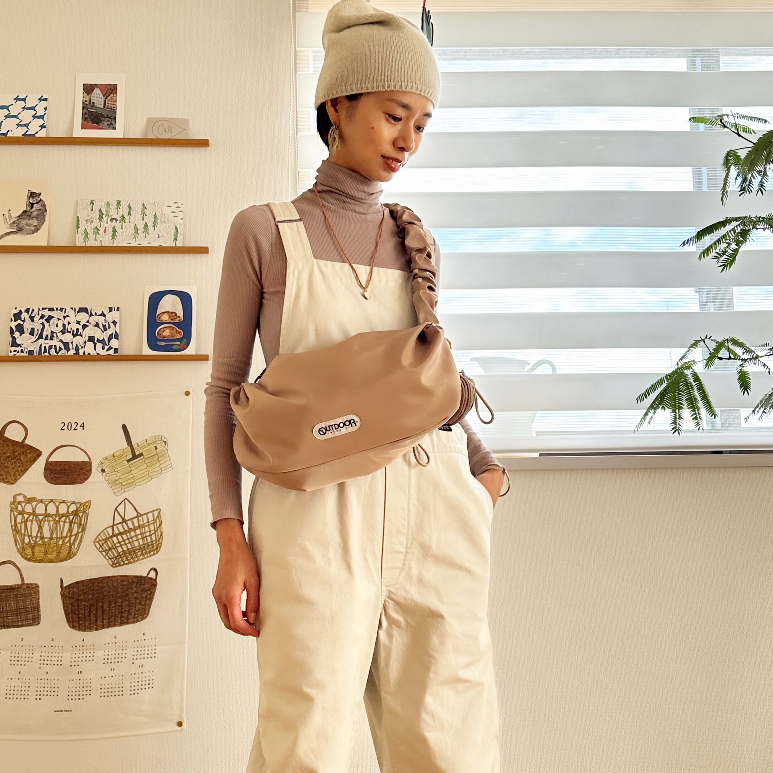 OUTDOOR PRODUCTS】LEE100人隊別注ボディバッグが容量たっぷりで