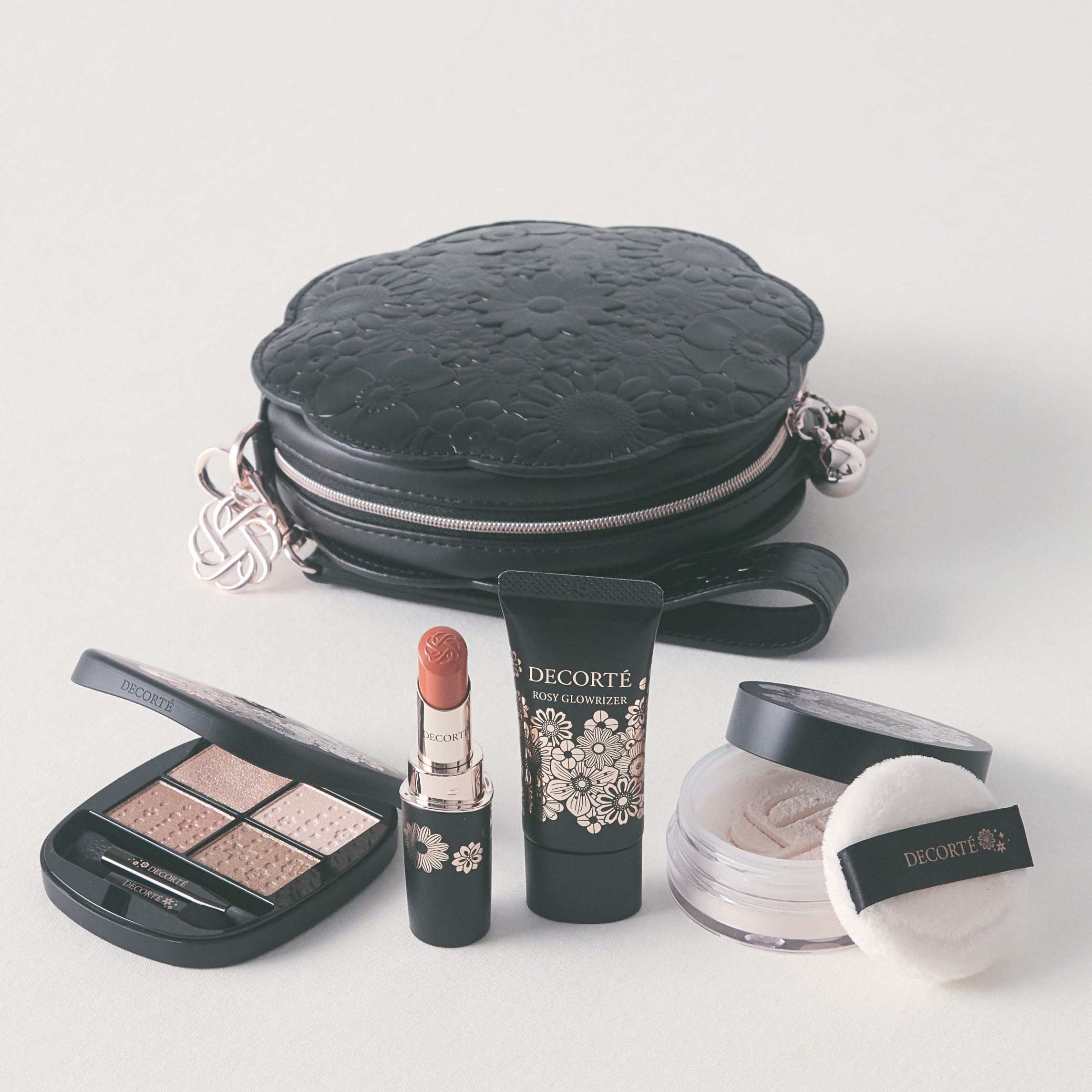 上品な艶と輝き！【コスメデコルテ ホリデーコフレ】アイシャドウ