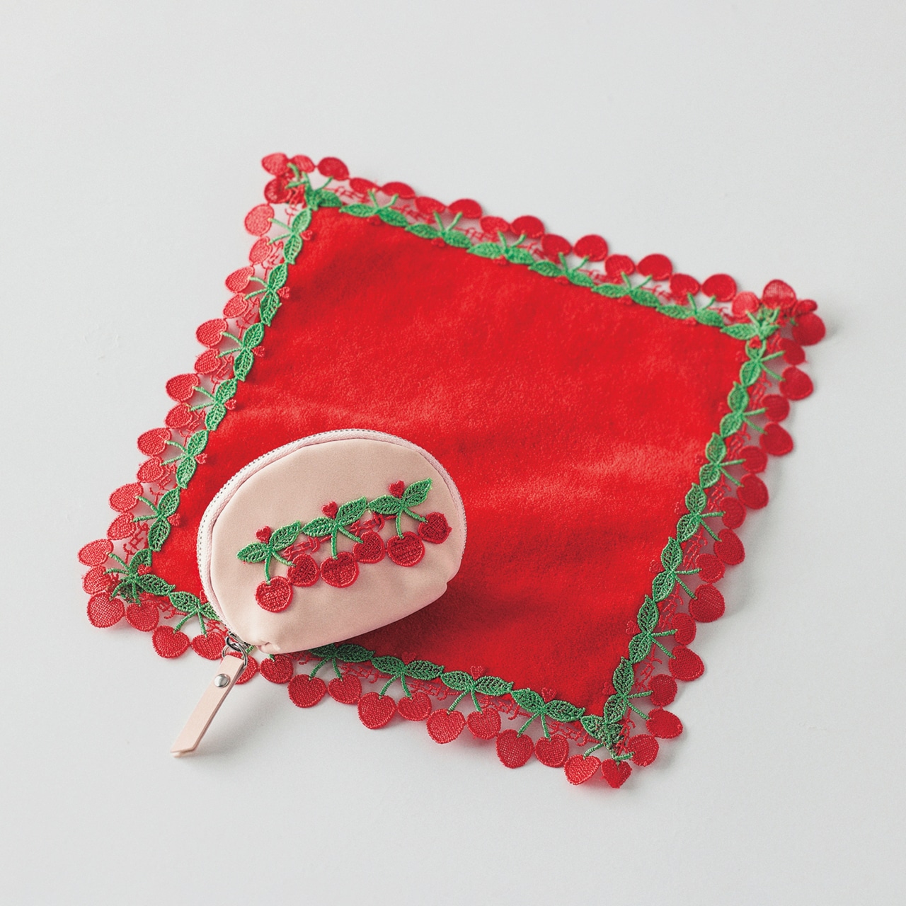 LEE限定の「近沢レース店」2種発売！チャーミングなモチーフのタオル