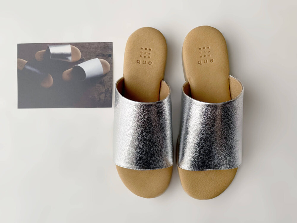 queのシルバーサンダル | LEE