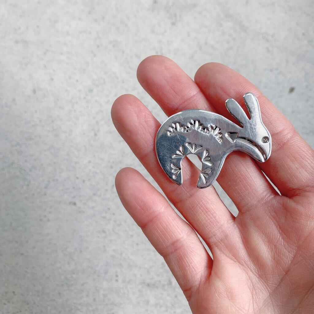 ブローチが使え過ぎて、可愛過ぎて、手放せなくなりました。 | LEE