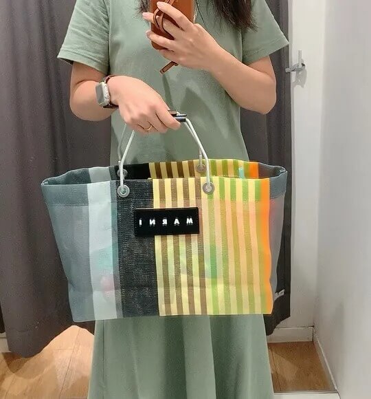 マルニのストライプバッグを愛用中！】おしゃれ上手3人が買った色