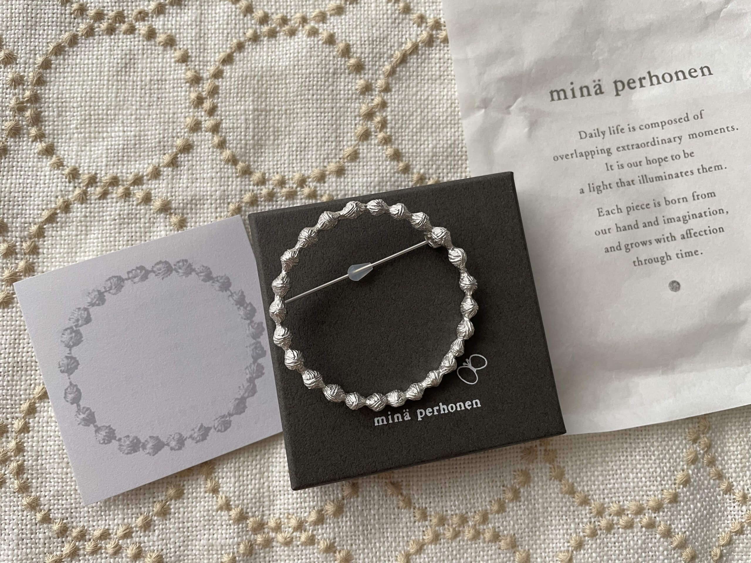 再販で！ミナペルホネンのtambourineブローチを。 | LEE