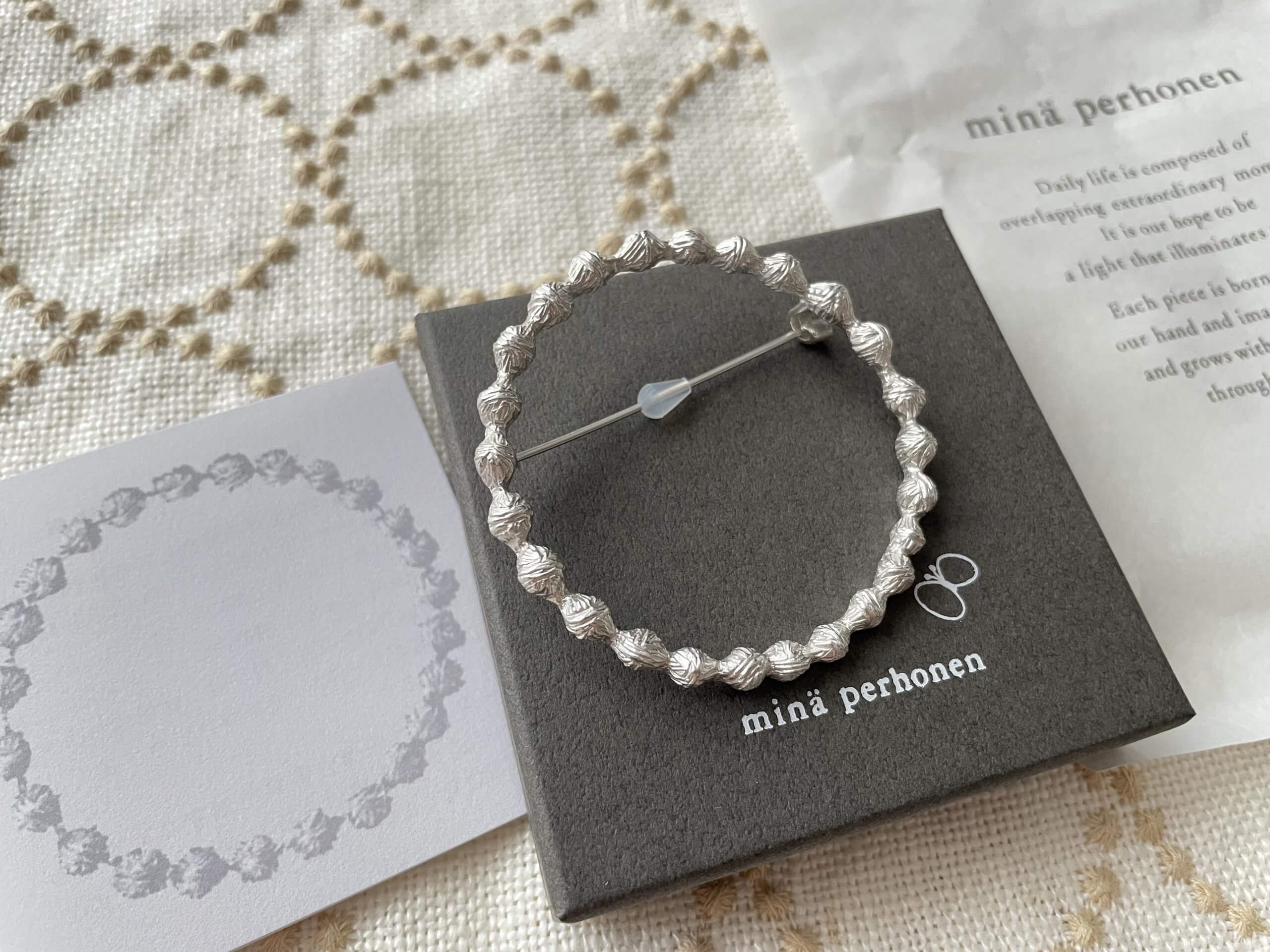 再販で！ミナペルホネンのtambourineブローチを。 | LEE