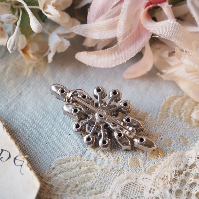 虹色アイリスガラスの美しいブローチ accessoire・装身具