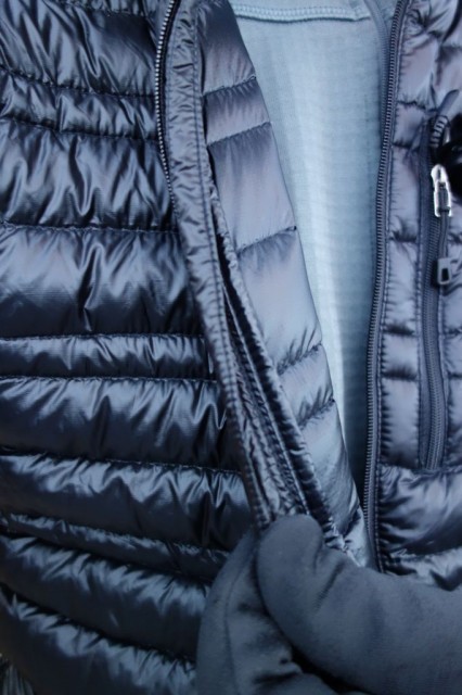 超軽量と耐久性のハザマ Patagonia Ultralight Down Hoodyレビュー