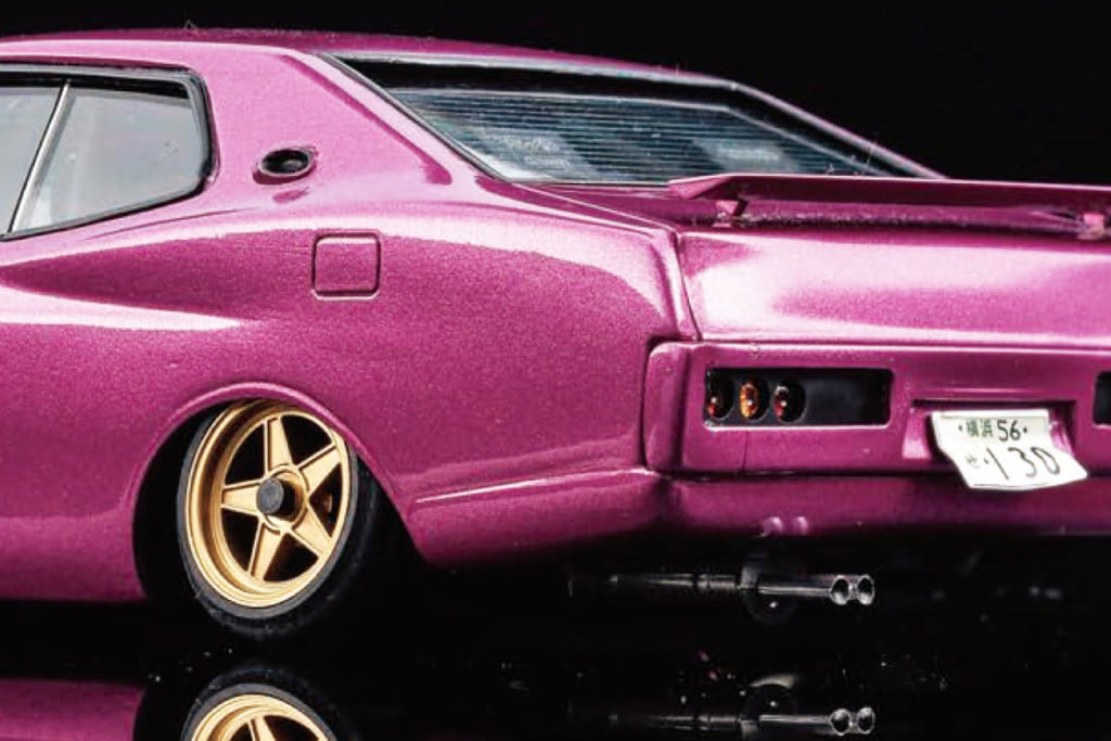 日本の宝!「ブタケツローレル」街道レーサーを再現! 改造プラモ「箱絵