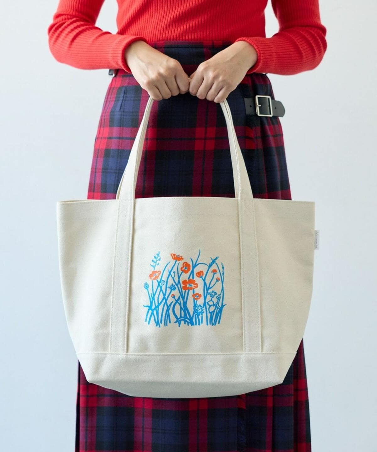 青花トート付き10000円」限定紅茶缶と紅茶8種入り！アフタヌーンティー